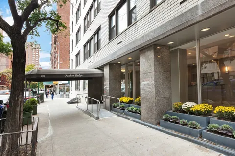 $650,000 | 201 East 21st Street, Unit 11H | Gramercy