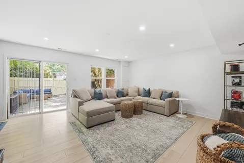 Contact Agent | 6328 Golf Course Square, Alexandria, VA 22307