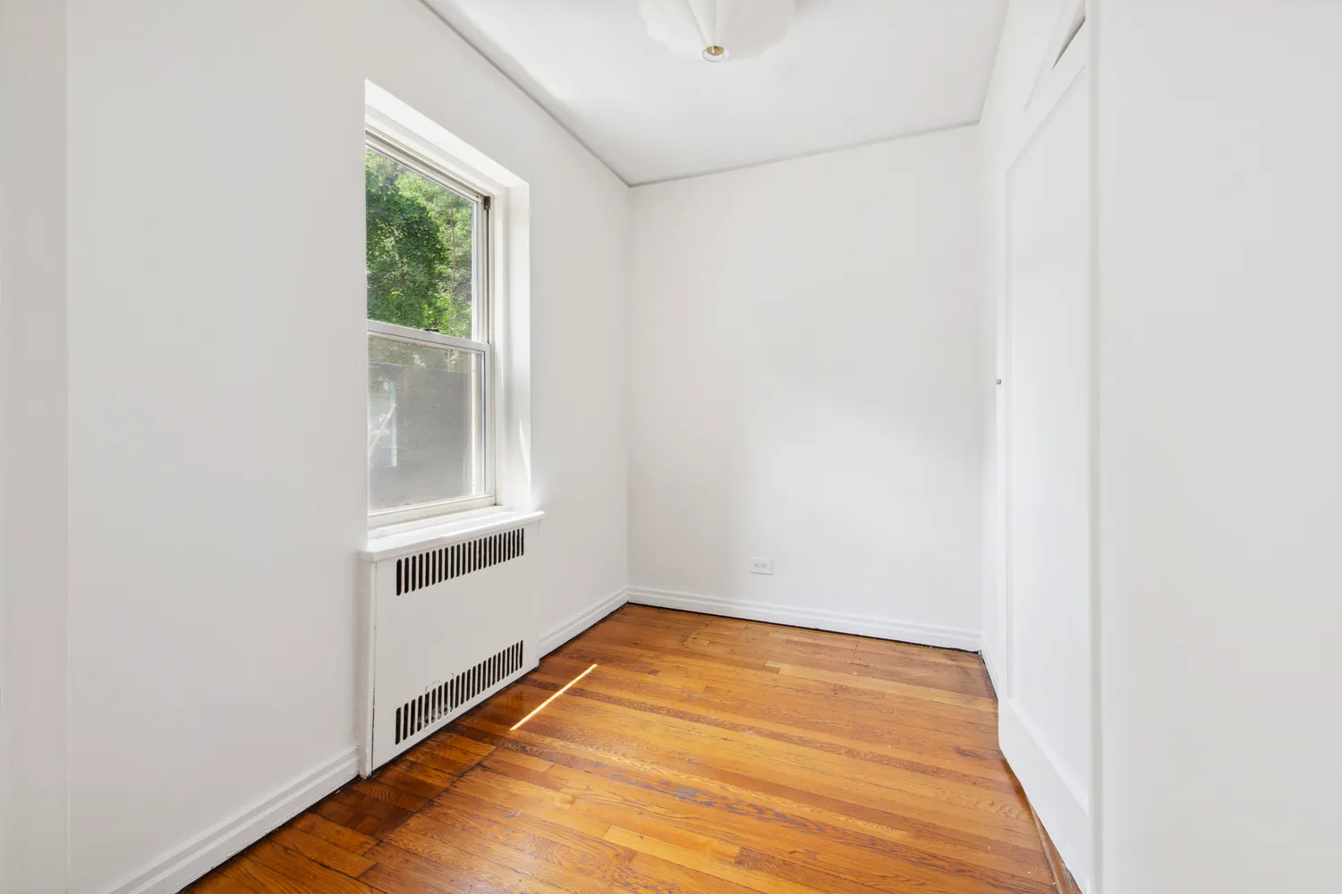 $499,000 | 515 East 89th Street, Unit 2E | Upper East Side