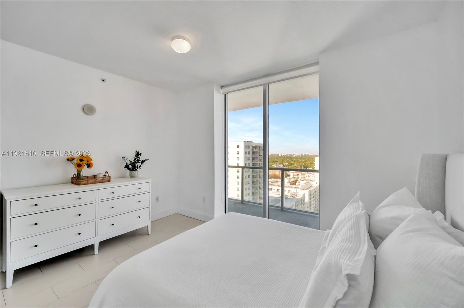 79 Southwest 12th Street, Unit 2201S Miami, FL 33130 - Photo 16 of 33 a bedroom with a bed and a window