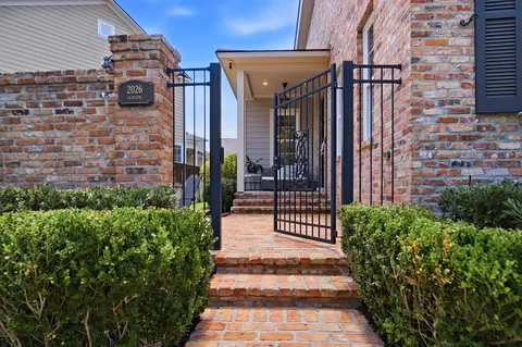 $587,500 | 2026 Glasgow Avenue, Baton Rouge, LA 70808
