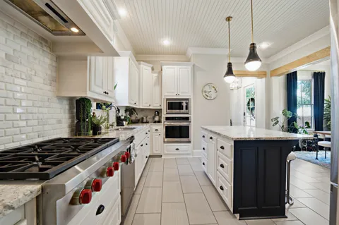 $587,500 | 2026 Glasgow Avenue, Baton Rouge, LA 70808