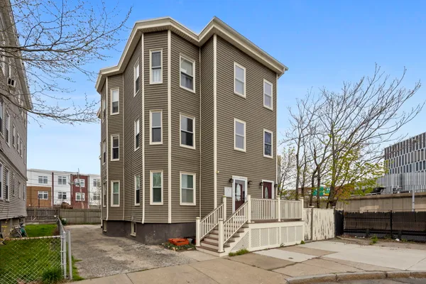 $620,000 | 20 Connecticut Avenue, Unit 2, Somerville, MA 02145