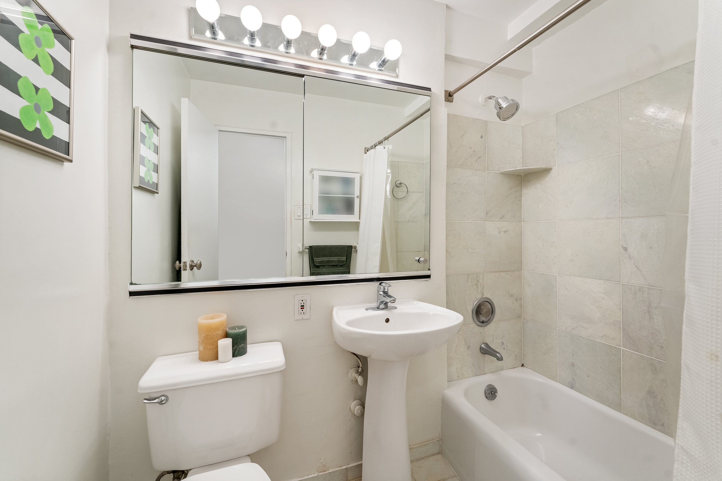 7 East 14th Street, Unit 302 Manhattan, NY 10003 - Photo 4 of 6 a bathroom with a sink mirror toilet and bathtub