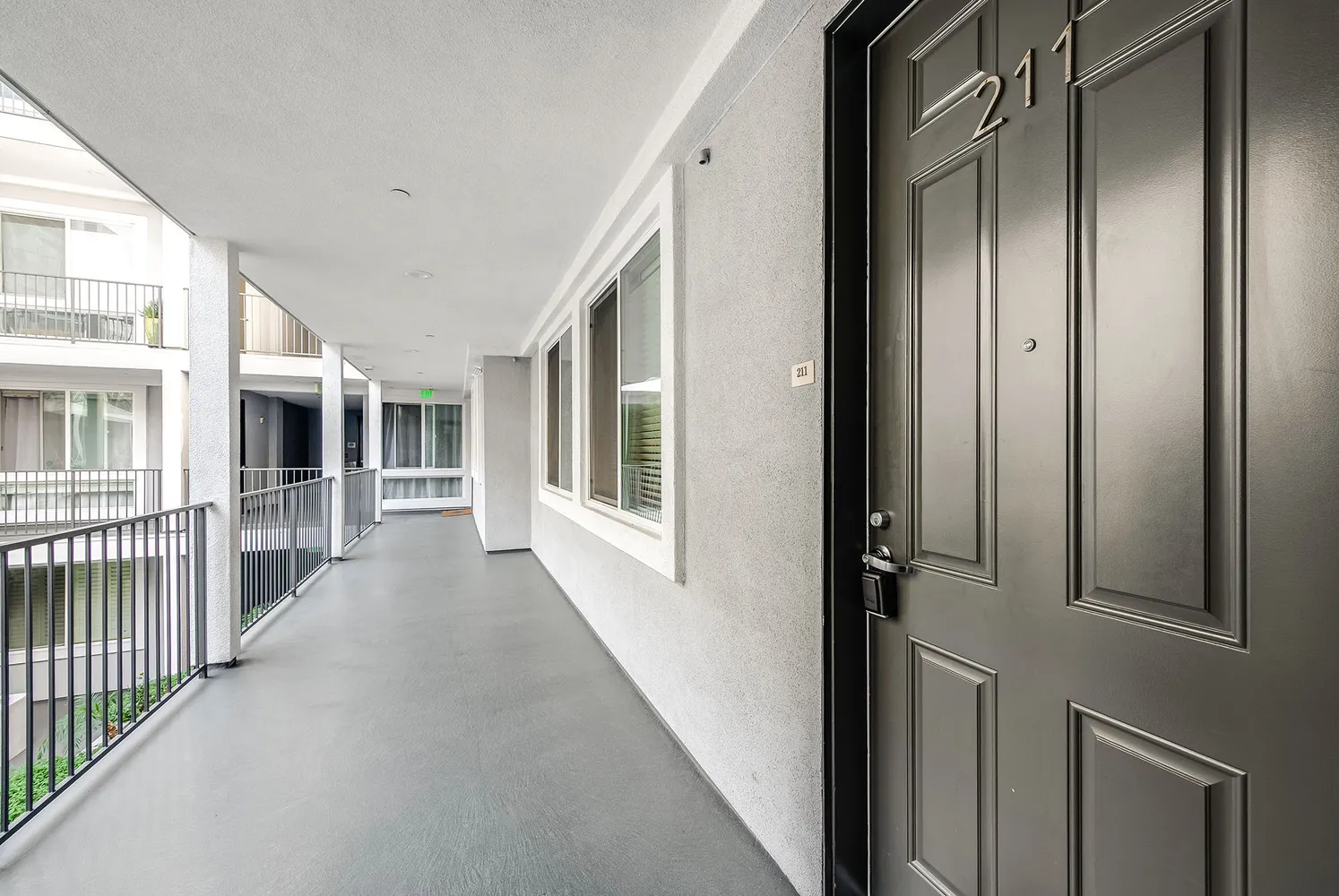 $849,000 | 10878 Bloomfield Street, Unit 211, Toluca Lake, CA 91602