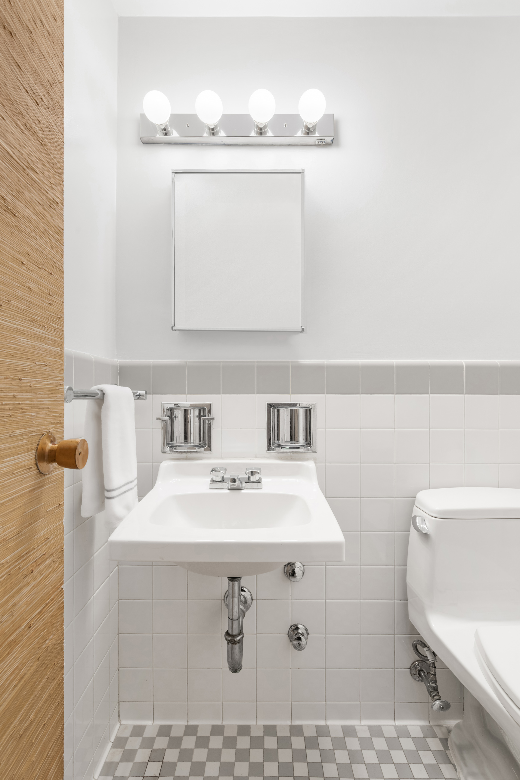25 Sutton Place South, Unit 4I Manhattan, NY 10022 - Photo 10 of 16 a bathroom with a sink toilet and mirror