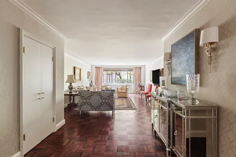 $3,000,000 | 10 East 70th Street, Unit 3A | Lenox Hill