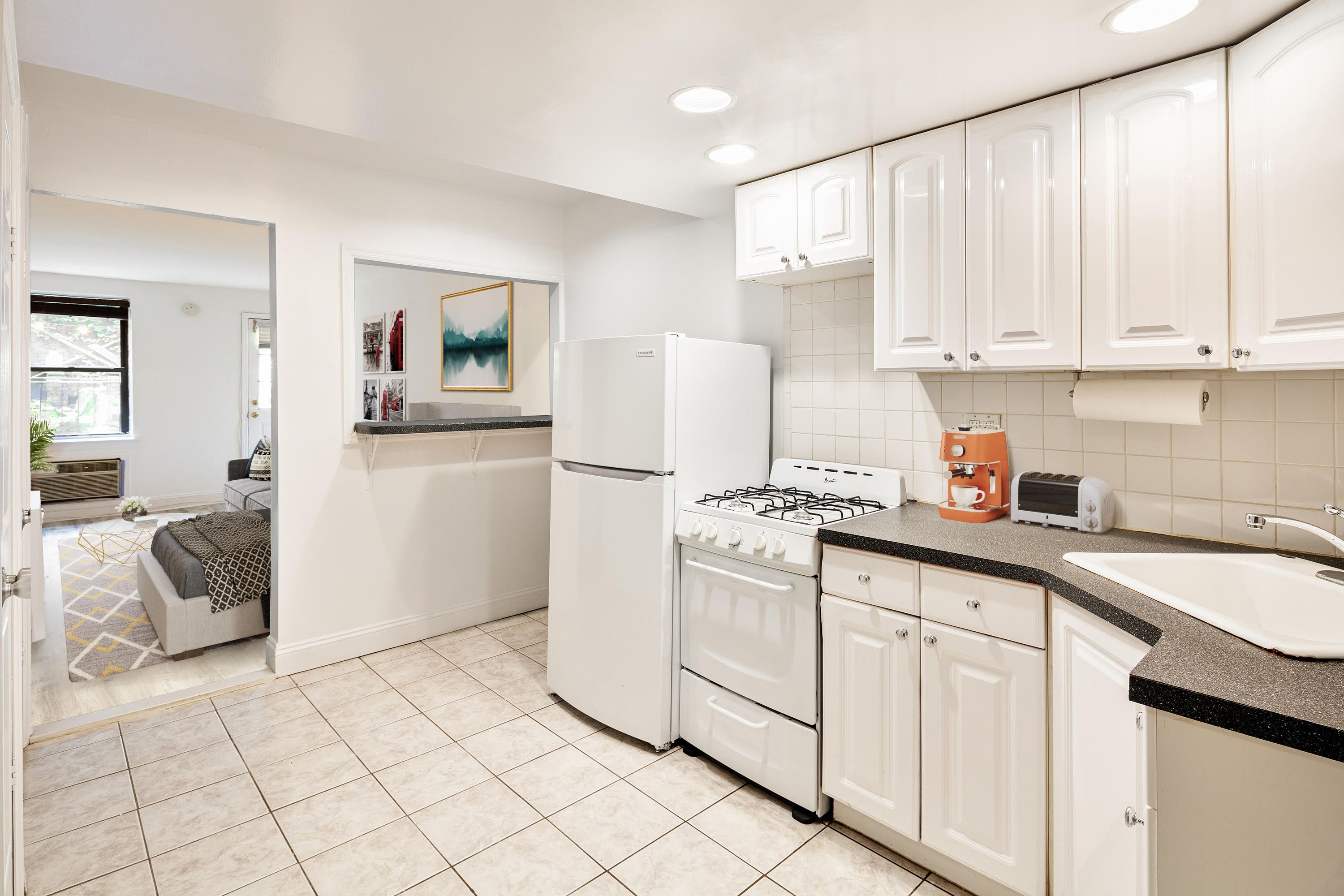 340 East 83rd Street, Unit B2 Manhattan, NY 10028 - Photo 4 of 7