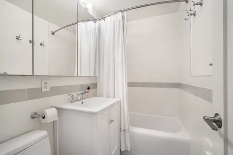 $1,500,000 | 501 East 79th Street, Unit 11E | Upper East Side