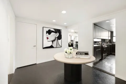 $999,500 | 4 East 70th Street, Unit 6C | Lenox Hill