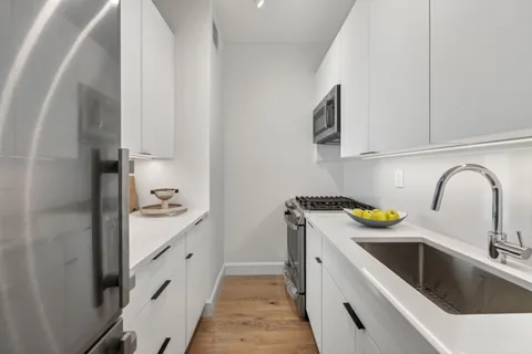 $675,000 | 160 West End Avenue, Unit 30M | Upper West Side