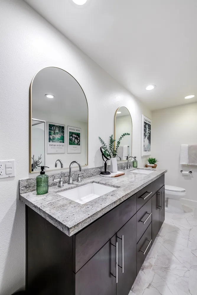 $849,000 | 10878 Bloomfield Street, Unit 211, Toluca Lake, CA 91602