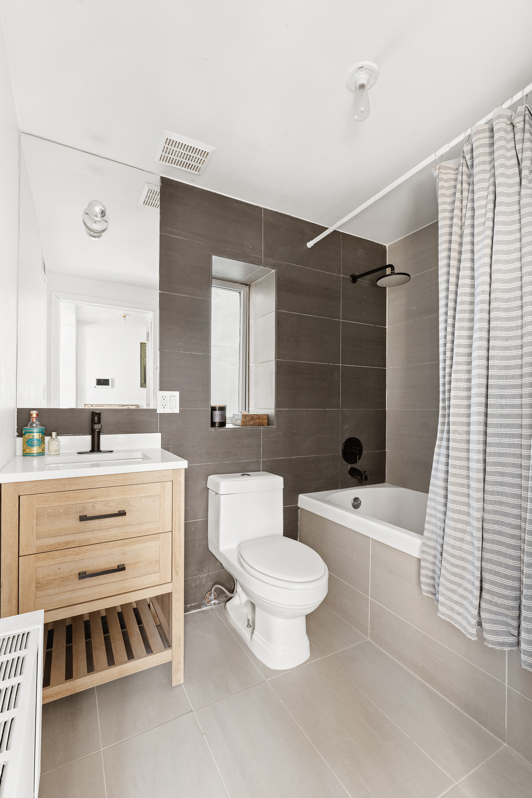 406 Lorimer Street, Unit C Brooklyn, NY 11206 - Photo 7 of 11