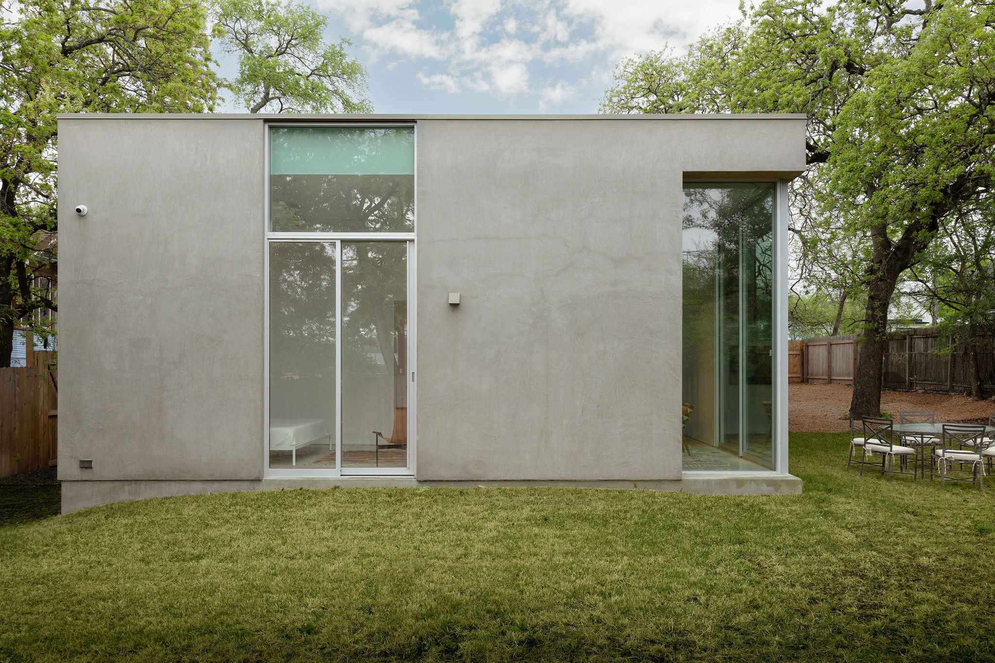 606 West 35th Street Austin, TX 78705 - Photo 36 of 37 front view of a house with a yard