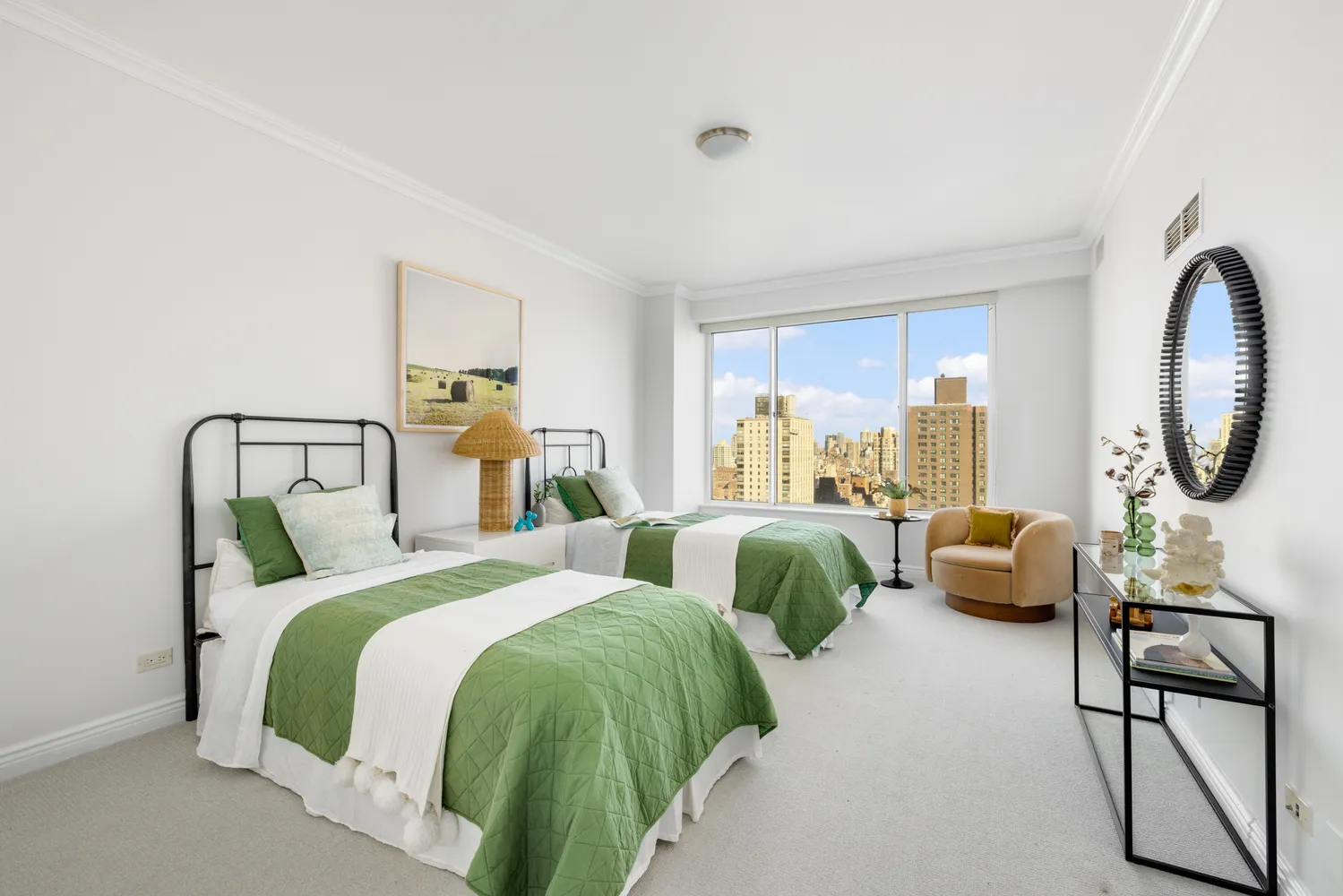 $2,475,000 | 200 East 69th Street, Unit 29B | Lenox Hill