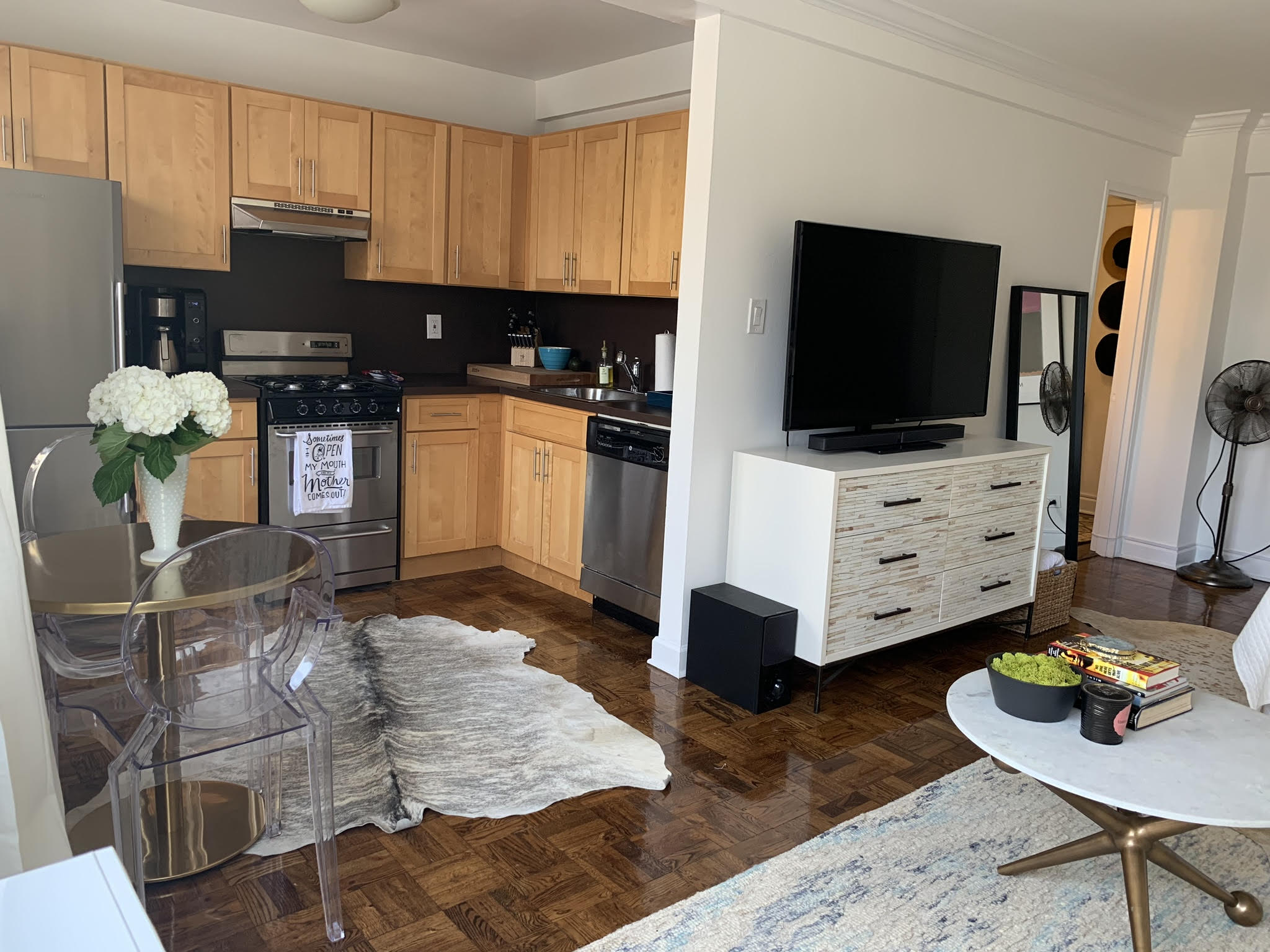 510 East 85th Street, Unit 11A6 Manhattan, NY 10028 - Photo 3 of 8 a living room with furniture and a flat screen tv