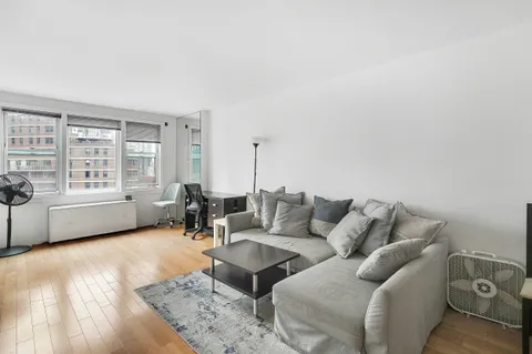 $625,000 | 201 East 36th Street, Unit 16E | Murray Hill