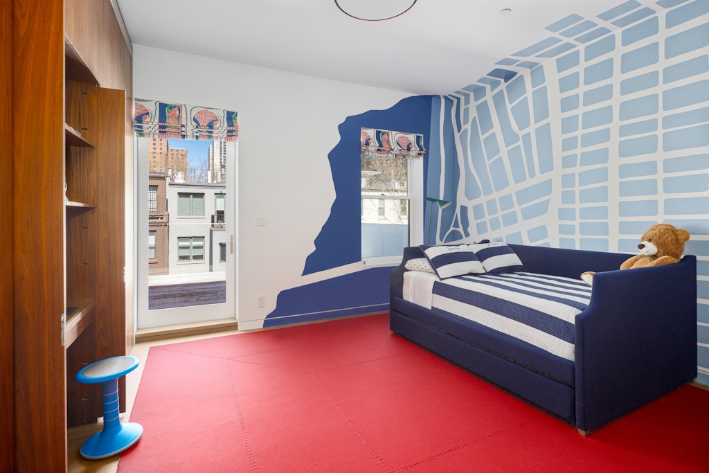 125 West 87th Street Manhattan, NY 10024 - Photo 16 of 27 a view of livingroom with furniture