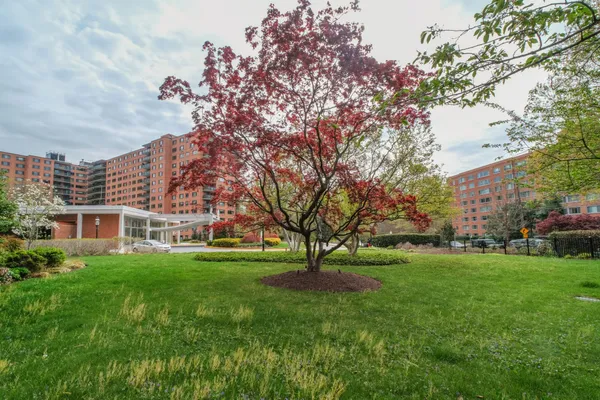 $5,100 | 4201 Cathedral Avenue Northwest, Unit 114W, Washington, DC 20016
