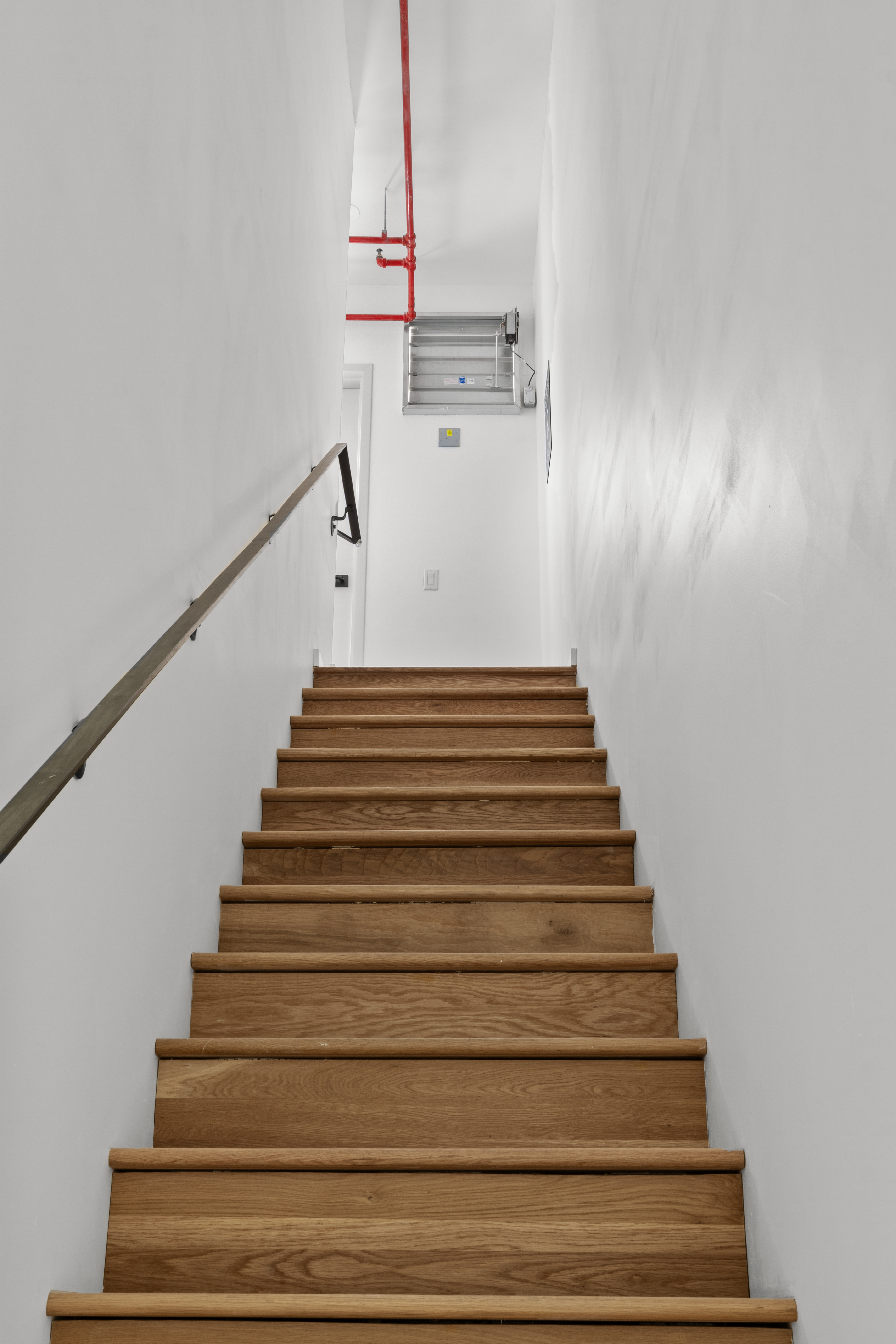 14-35 Broadway, Unit PH Queens, NY 11106 - Photo 20 of 24 a view of entryway