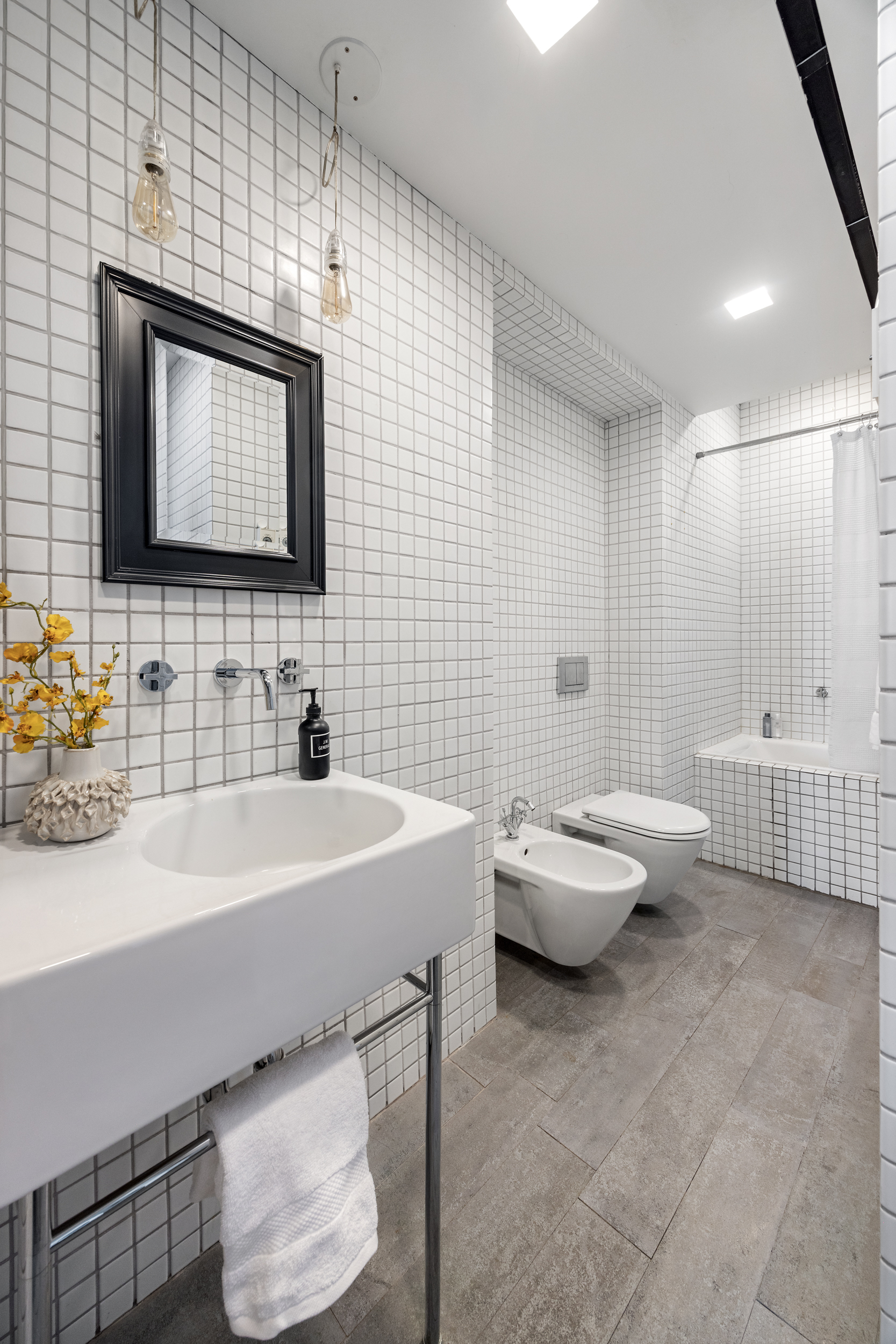 15 East 70th Street, Unit PHB Manhattan, NY 10021 - Photo 26 of 35 a bathroom with a sink double vanity and a tub