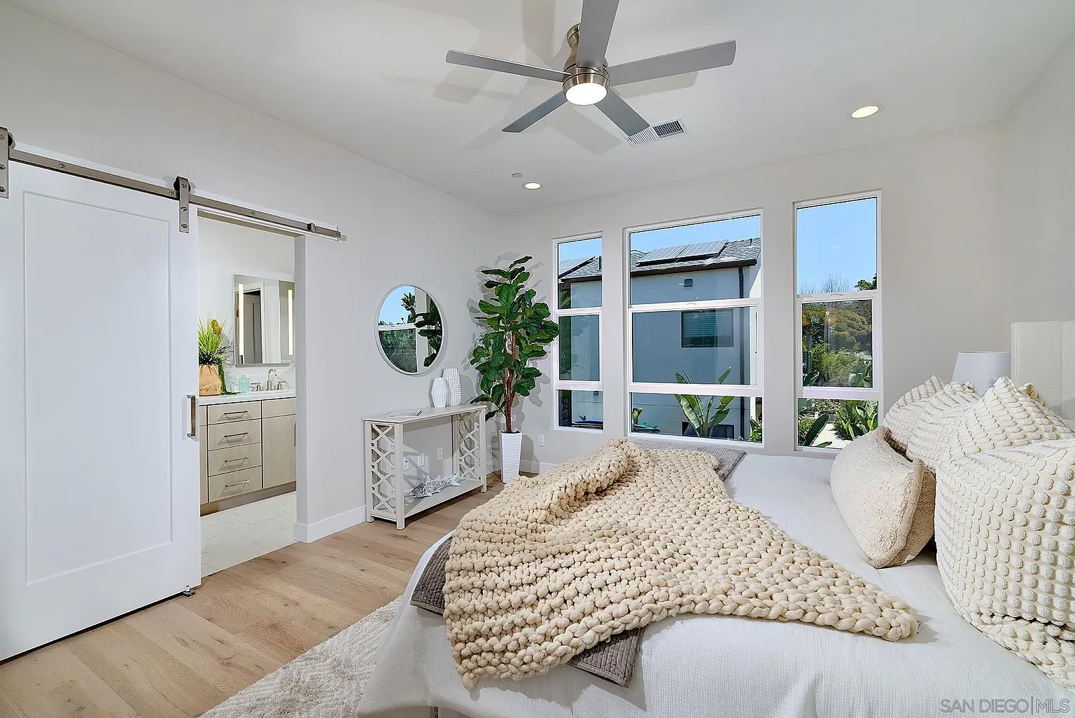 567 North Vulcan Avenue Encinitas, CA 92024 - Photo 26 of 49