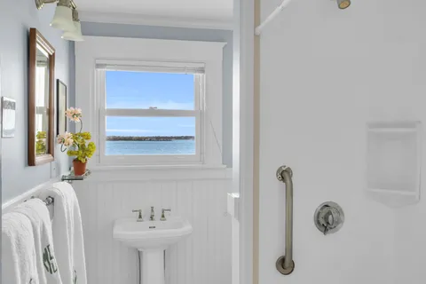 $3,000,000 | 4 Van Zandt Avenue, Newport, RI 02840