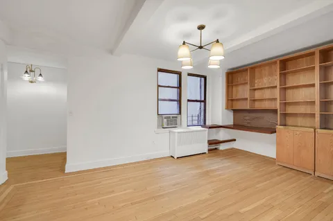 $675,000 | 74 West 68th Street, Unit 5A | Upper West Side
