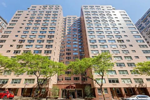 $1,285,000 | 25 Sutton Place South, Unit 16B | Sutton Place