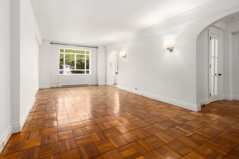 $2,150,000 | 25 Central Park West, Unit 3Z | Upper West Side
