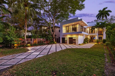 $4,950,000 | 3770 Kumquat Avenue, Miami, FL 33133