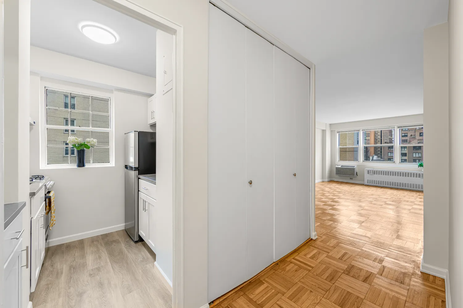 $475,000 | 150 East 37th Street, Unit 10F | Murray Hill