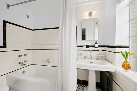 $1,800,000 | 320 Central Park West, Unit 5L | Upper West Side