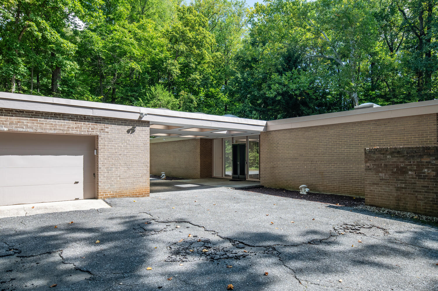 7101 Crail Drive Bethesda, MD 20817 - Photo 6 of 15 a view of a garage