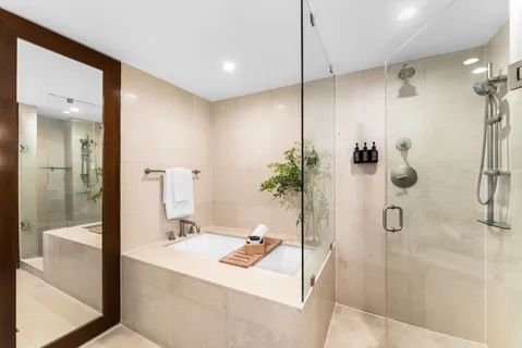 $600,000 | 6801 Collins Avenue, Unit DOOR 606, Miami Beach, FL 33141