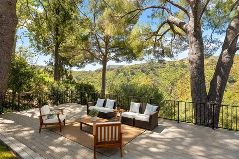 $2,499,000 | 2521 La Condesa Drive, Los Angeles, CA 90049