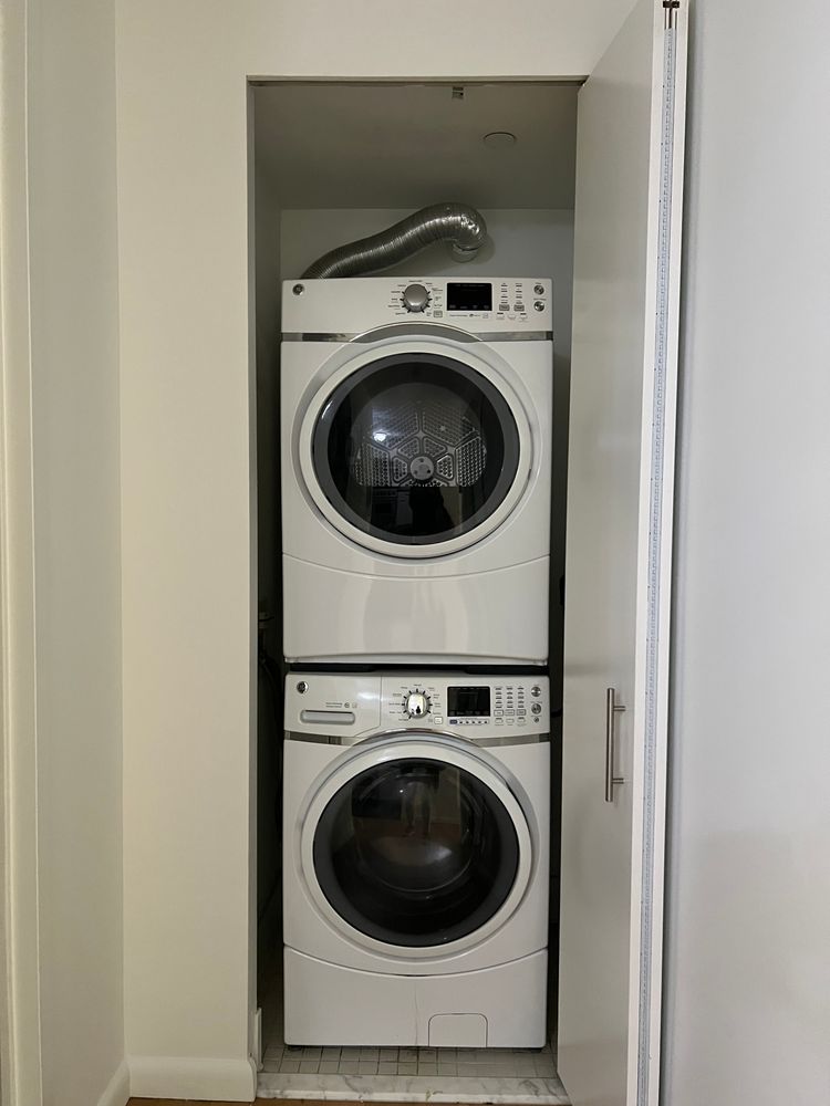 46-30 Center Boulevard, Unit 1102 Queens, NY 11109 - Photo 11 of 26 a utility room with dryer and washer