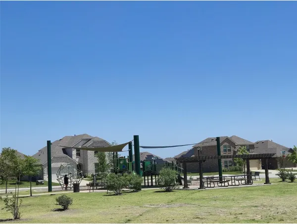 $2,100 | 706 Spur Ridge, Princeton, TX 75407
