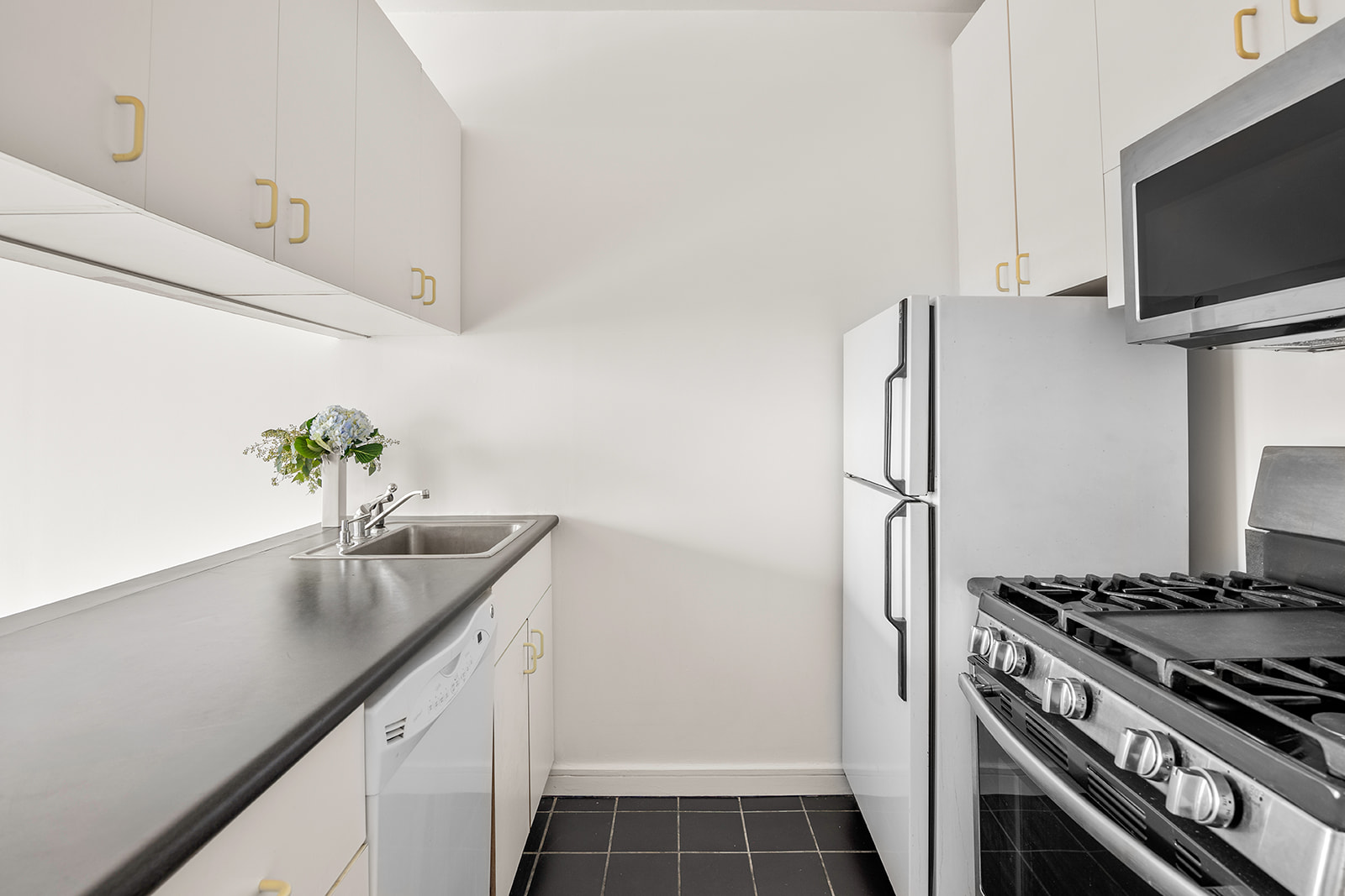 360 East 88th Street, Unit 10A Manhattan, NY 10128 - Photo 4 of 7 Gallery Image 4