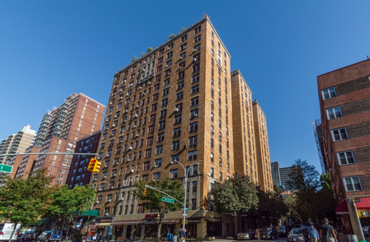 175 West 93rd Street, Unit 3D Manhattan, NY 10025 - Photo 8 of 10 a view of a large building