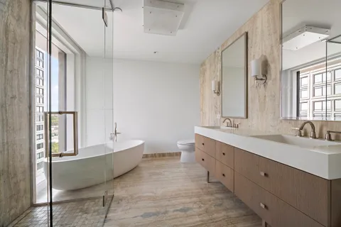 $2,195,000 | 50 Bridge Park Drive, Unit 7D | Brooklyn Heights