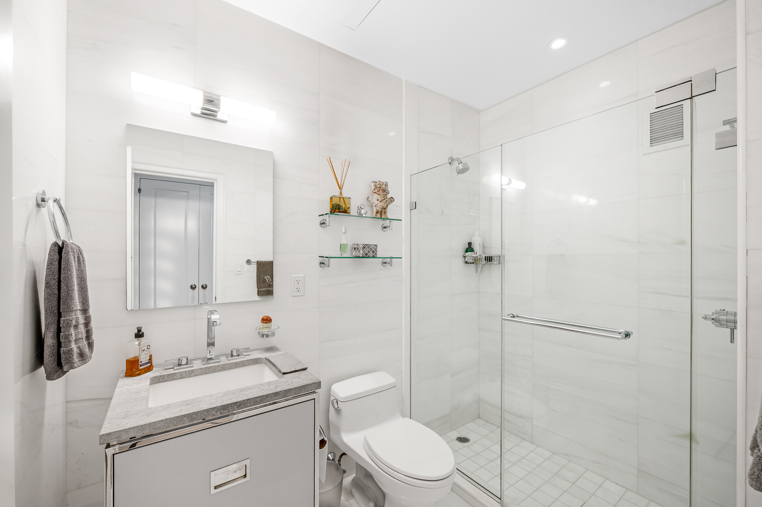 200 East 66th Street, Unit PH2002 Manhattan, NY 10065 - Photo 9 of 10