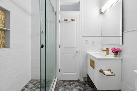 $1,250,000 | 350 East 62nd Street, Unit PHD | Lenox Hill