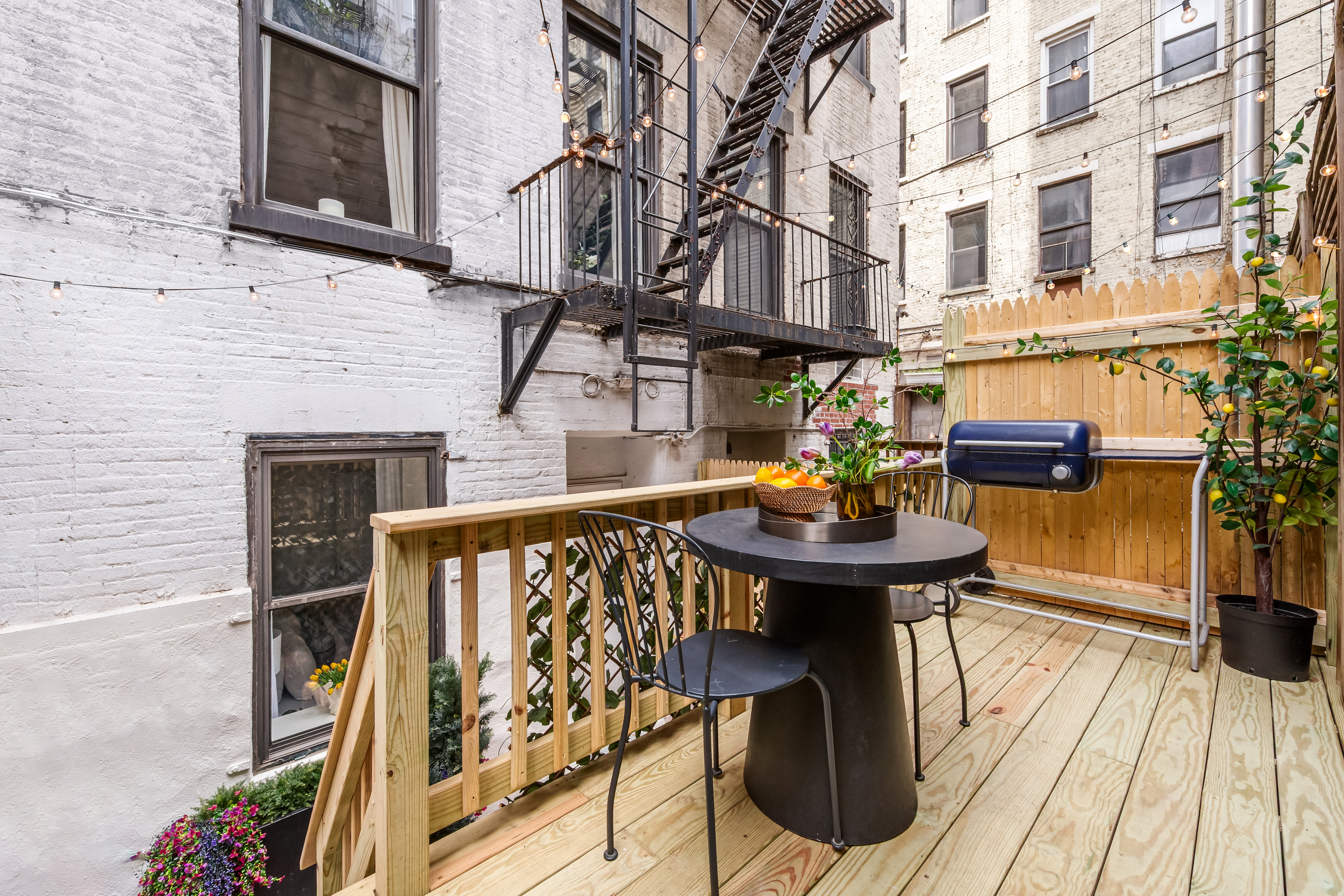 170 East 92nd Street, Unit 1D Manhattan, NY 10128 - Photo 4 of 12 a view of a brick building with many windows