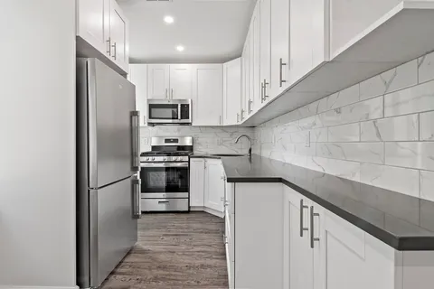 $6,200 | 337 Clinton Street, Unit 2 | Cobble Hill