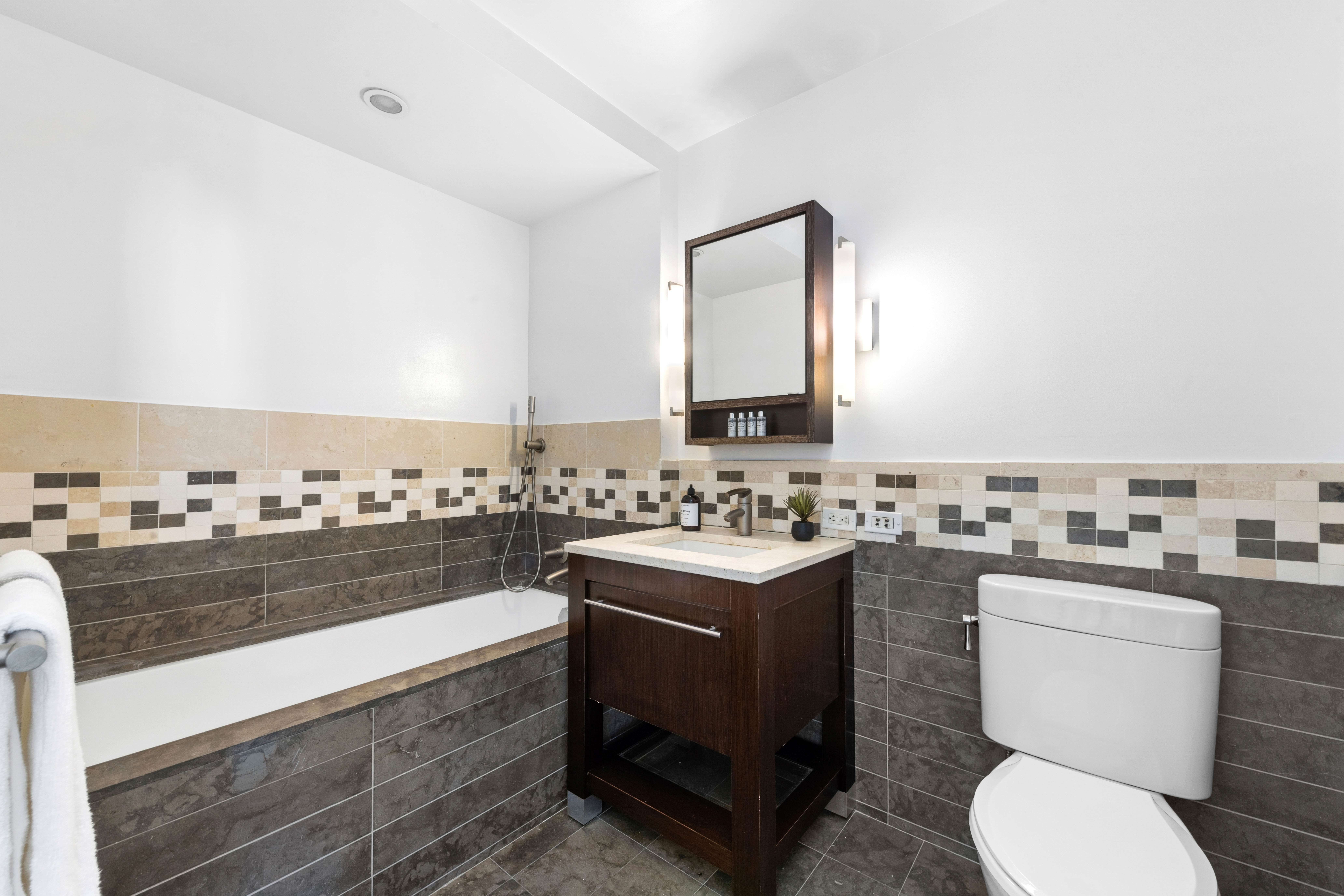 101 West 24th Street, Unit 15B Manhattan, NY 10011 - Photo 10 of 22 Gallery Image 10