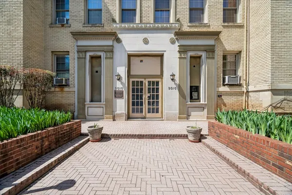 $334,000 | 3010 Wisconsin Avenue Northwest, Unit 209, Washington, DC 20016