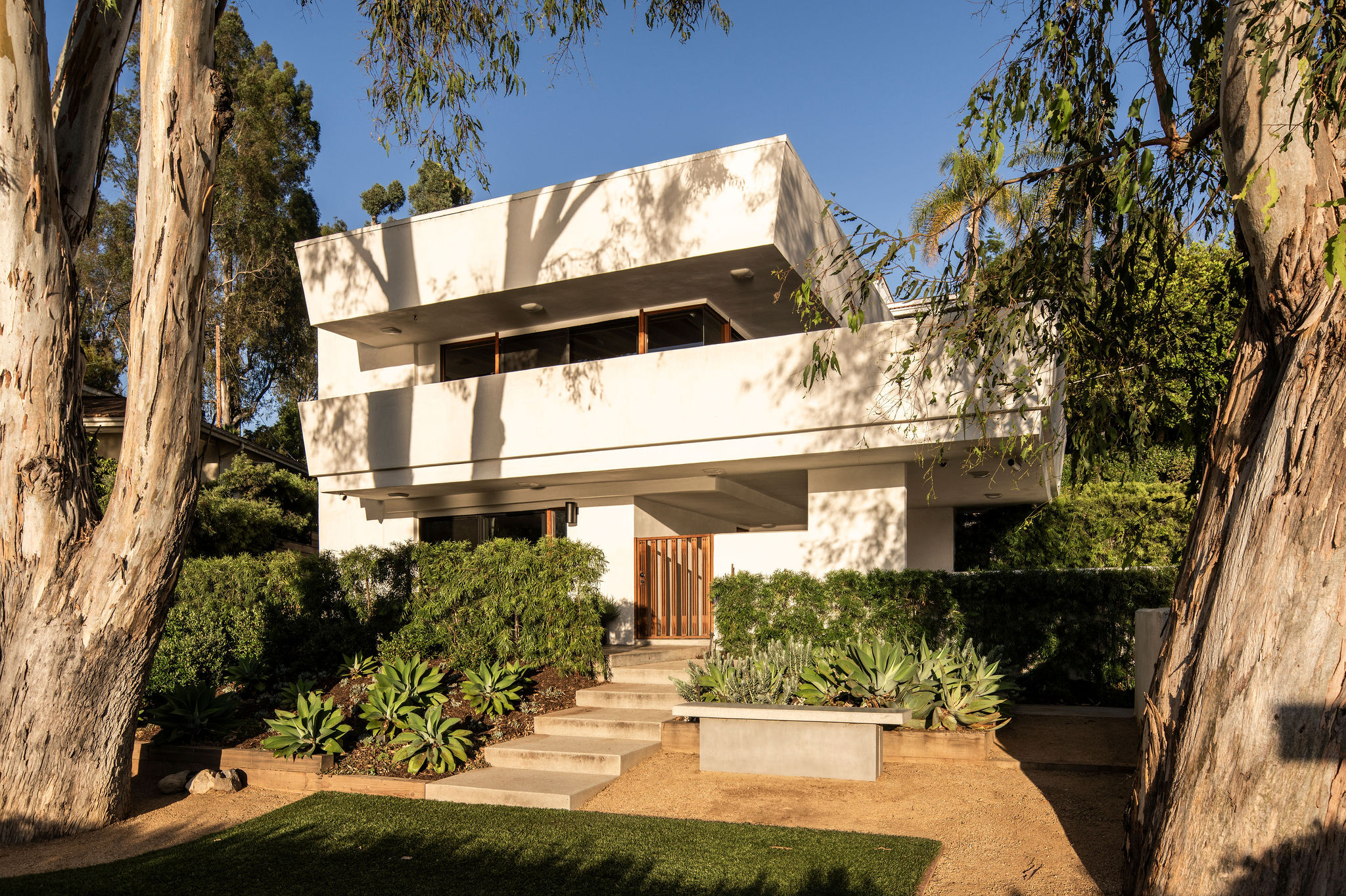 2371 Cove Ave Los Angeles, CA 90039 - Photo 4 of 43