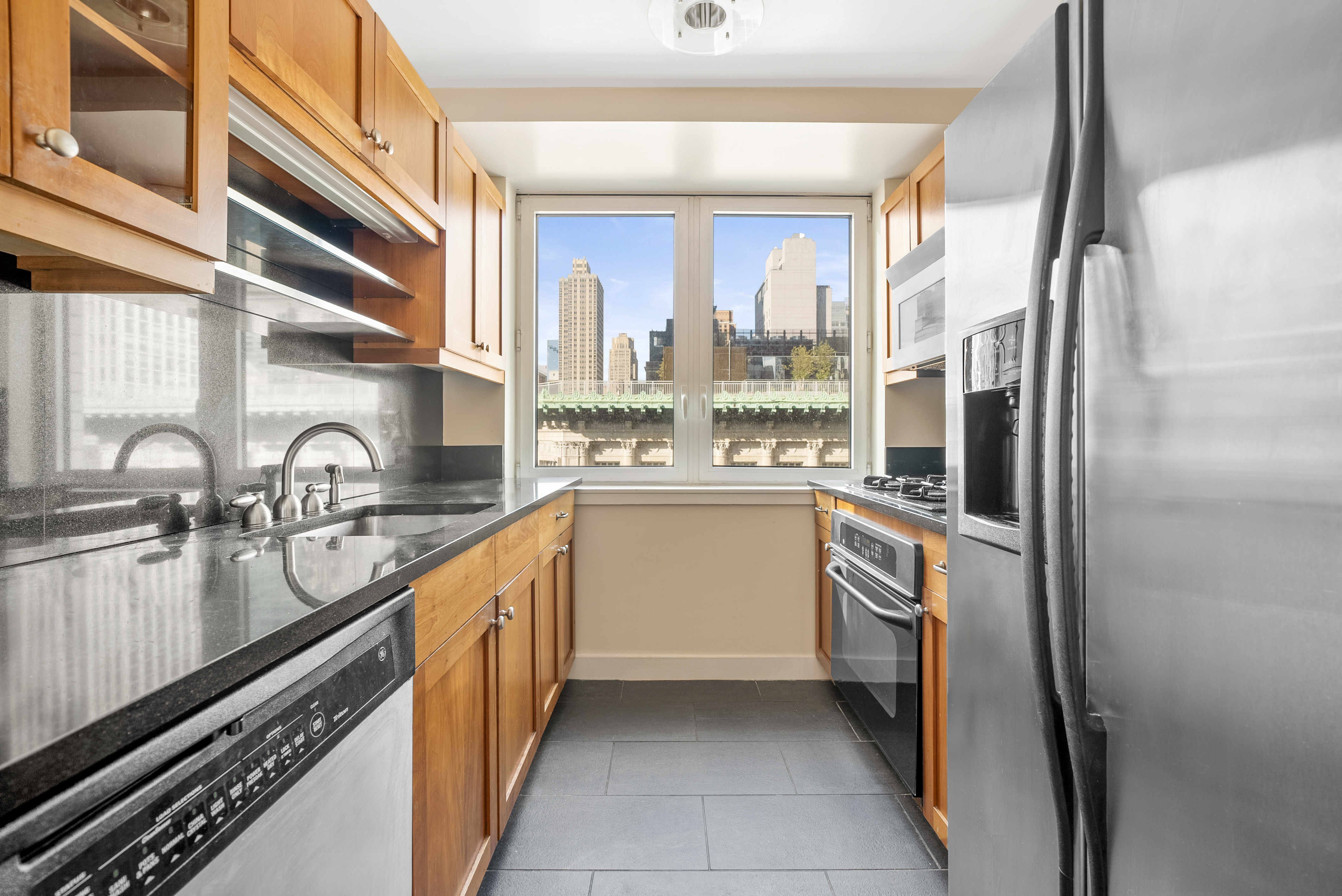 425 5th Avenue, Unit 21E Manhattan, NY 10016 - Photo 2 of 10