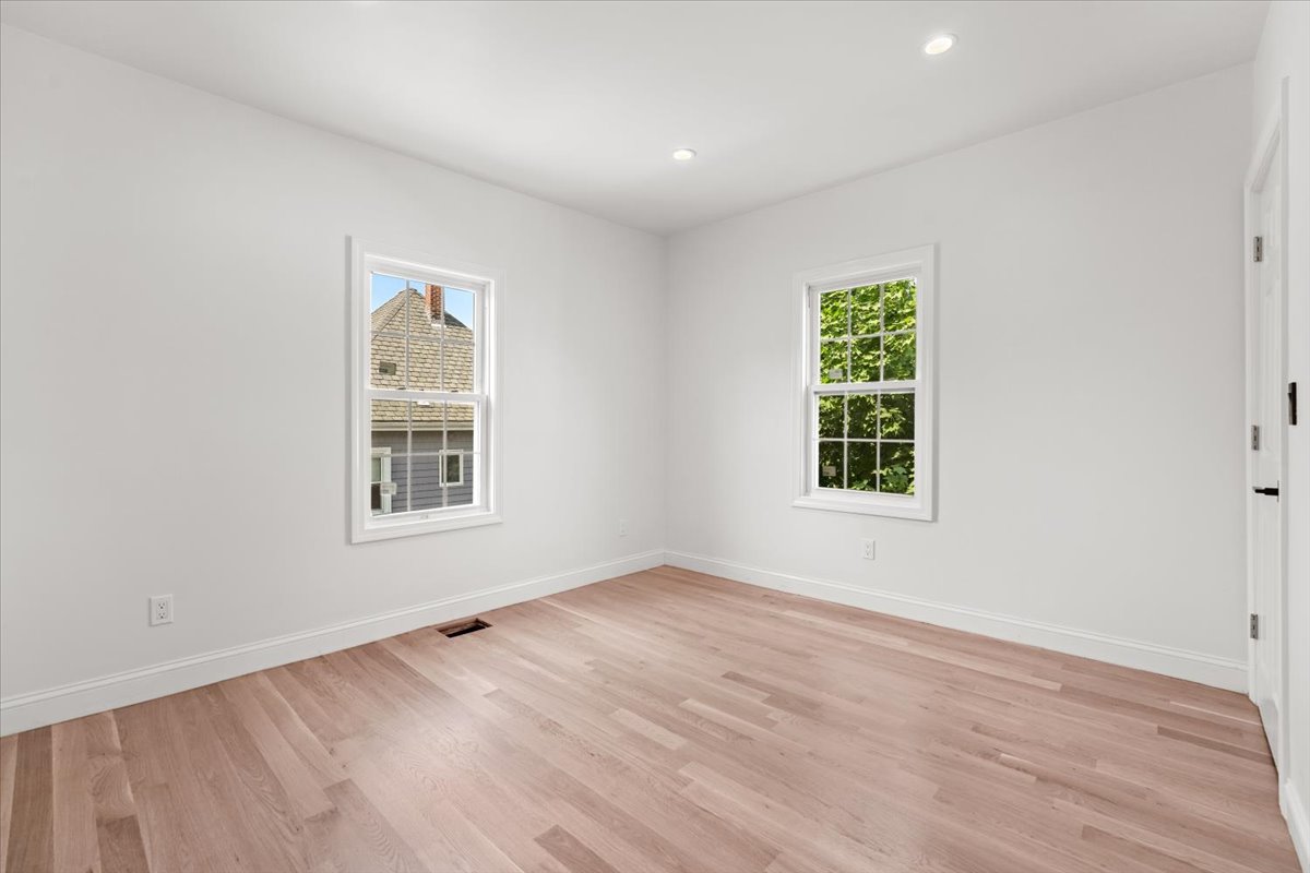 41 Henry Street Everett, MA 02149 - Photo 19 of 33